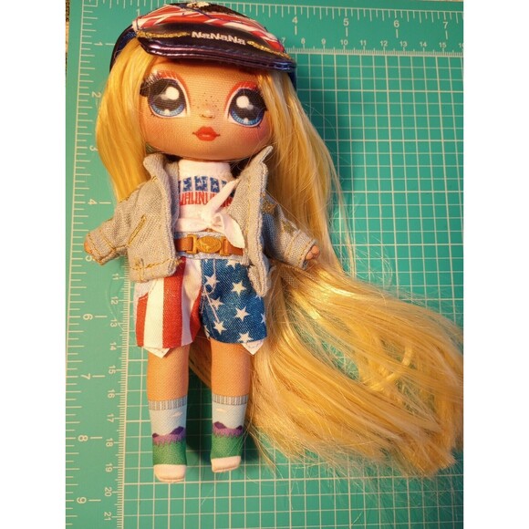 Na Na Na Surprise Erika Featherton Glam Series 2 Patriotic 7.5" Fashion Doll - Picture 6 of 13